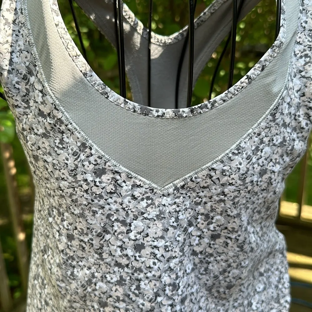Lululemon Gray Silver Turbo Tank Top Floral Racerback Ruched fitted​​ - Image 2