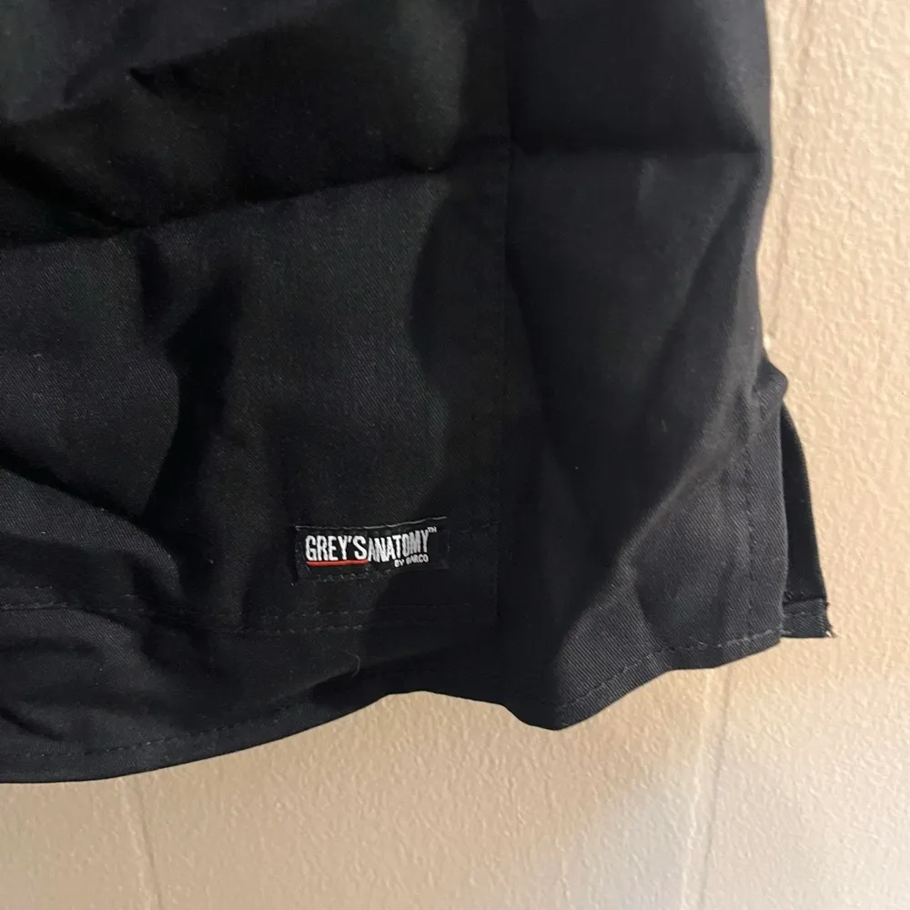 BARCO Grey's Anatomy Large Black Scrub Top V - Image 7