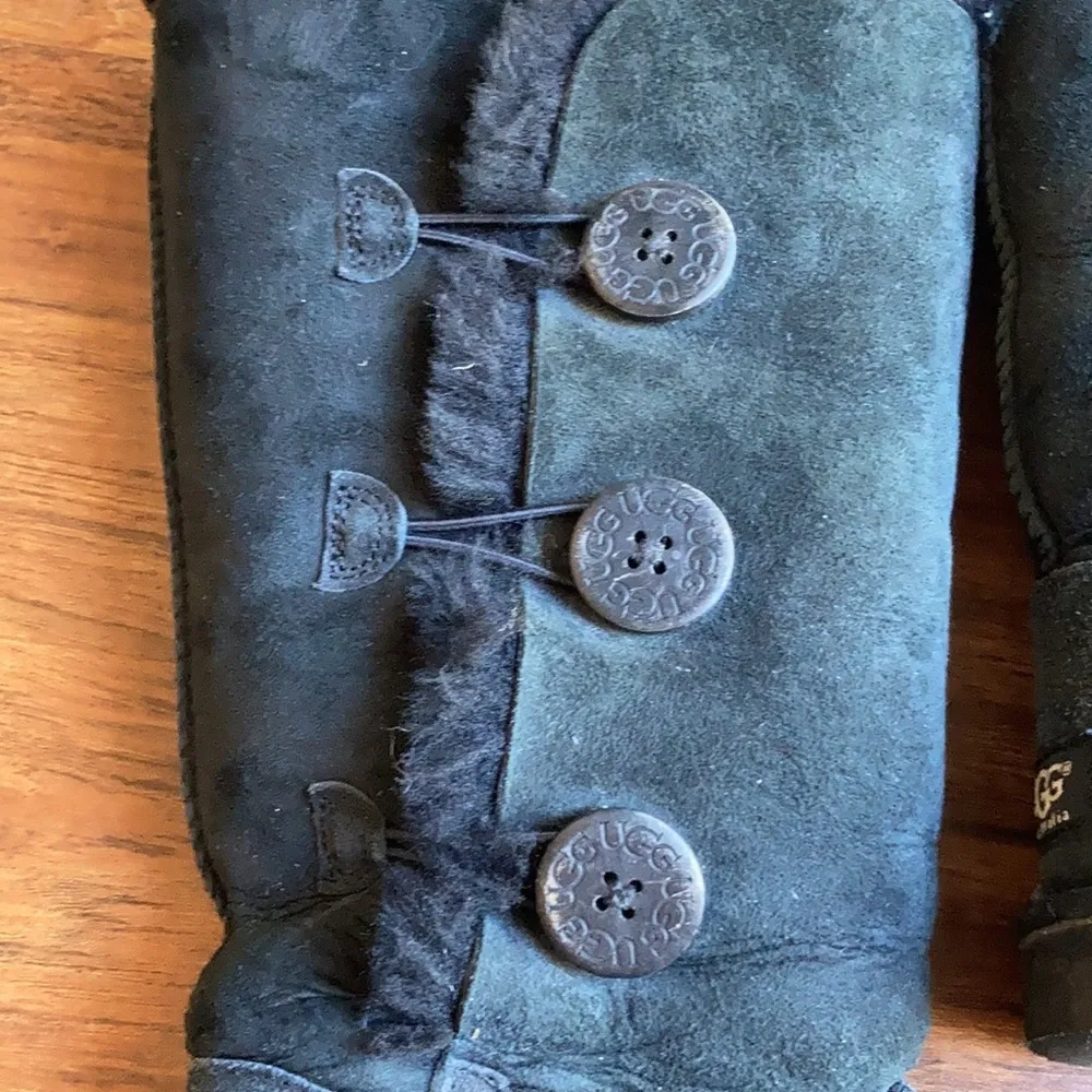 UGG Bailey button boots size 7 black - Image 14