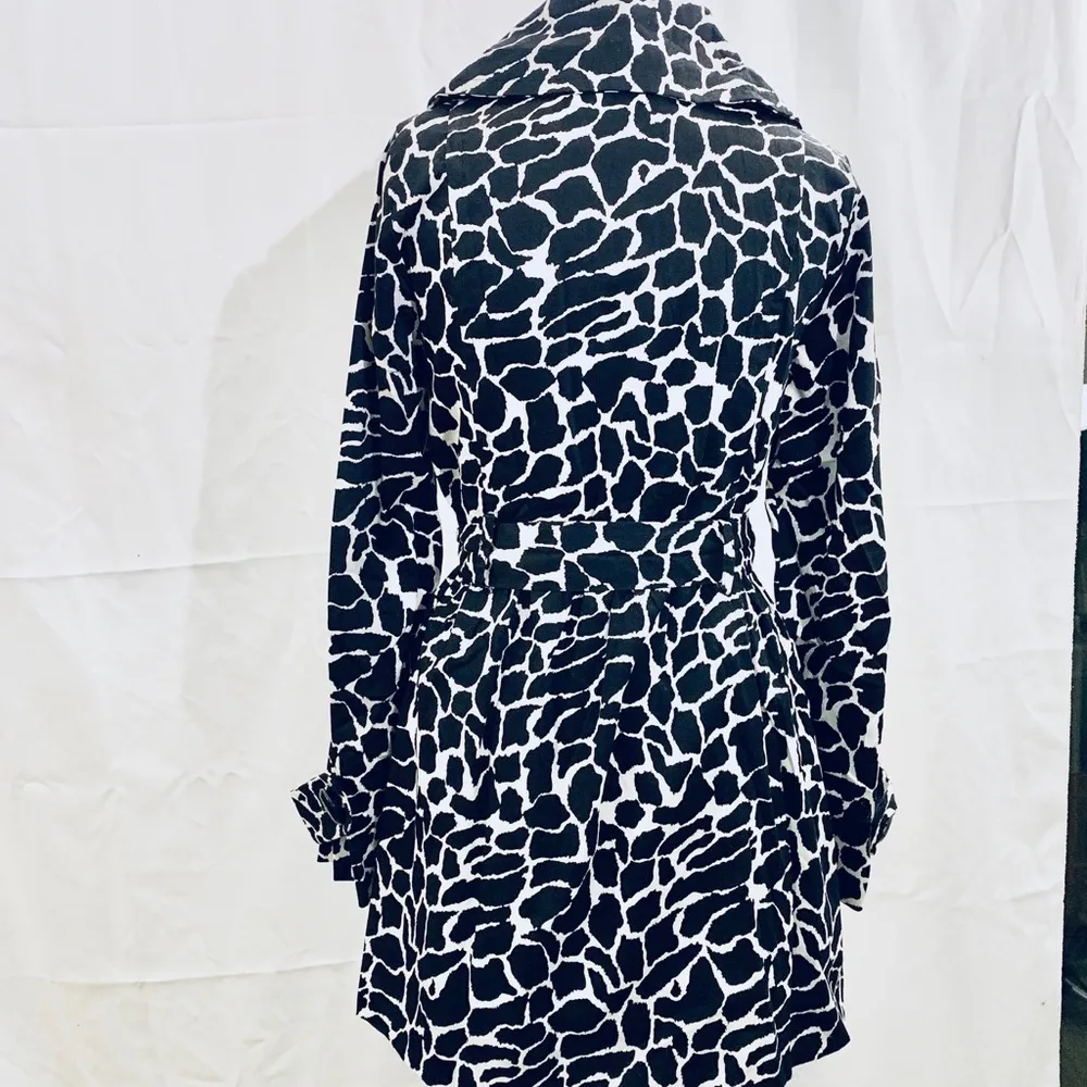 Luii black & white animal print jacket. - Image 4