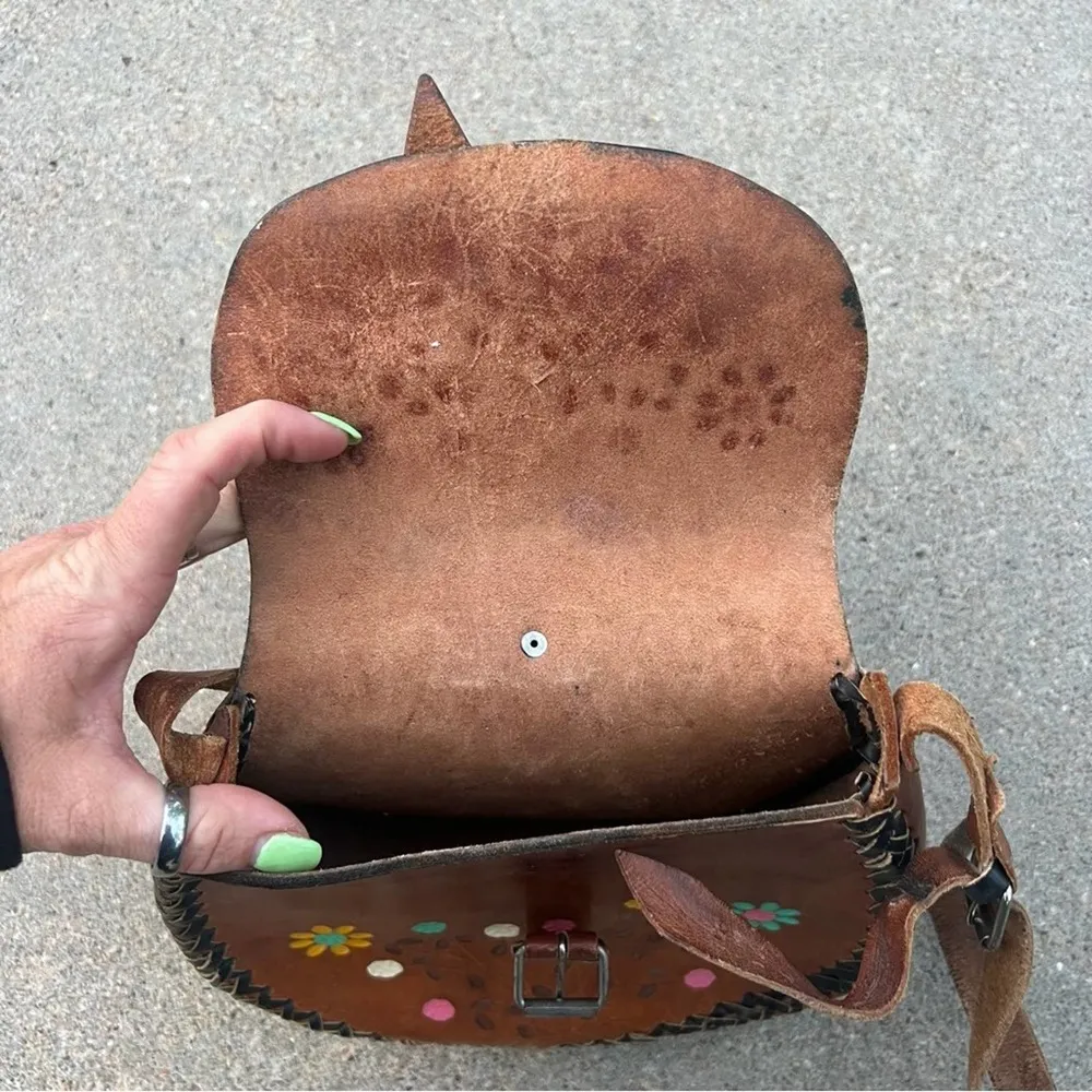 Vintage 60s 70s pastel floral tooled leather saddle bag purse boho - Image 8