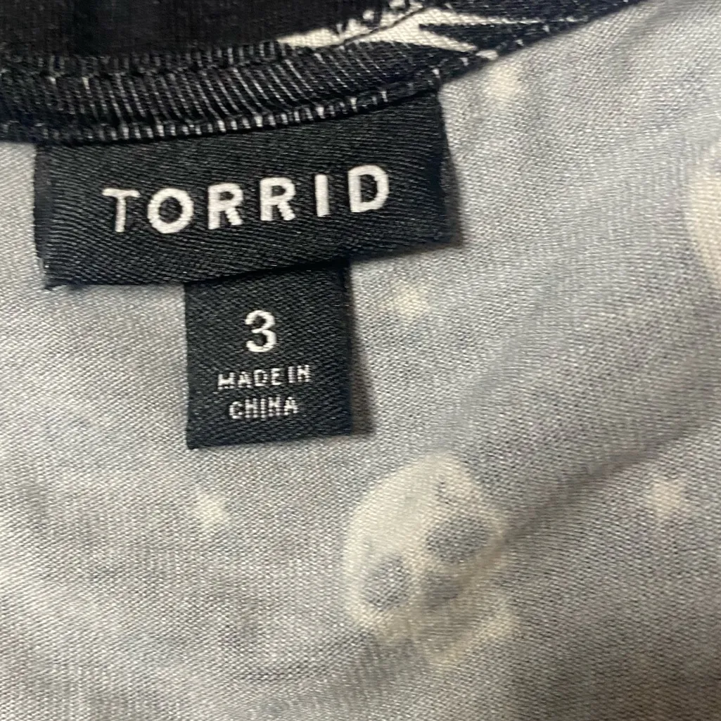 Torrid 3 (3X) Spooky Tattoo Print Maxi Dress Skull Anchor Swallow
Halloween Goth - Image 9