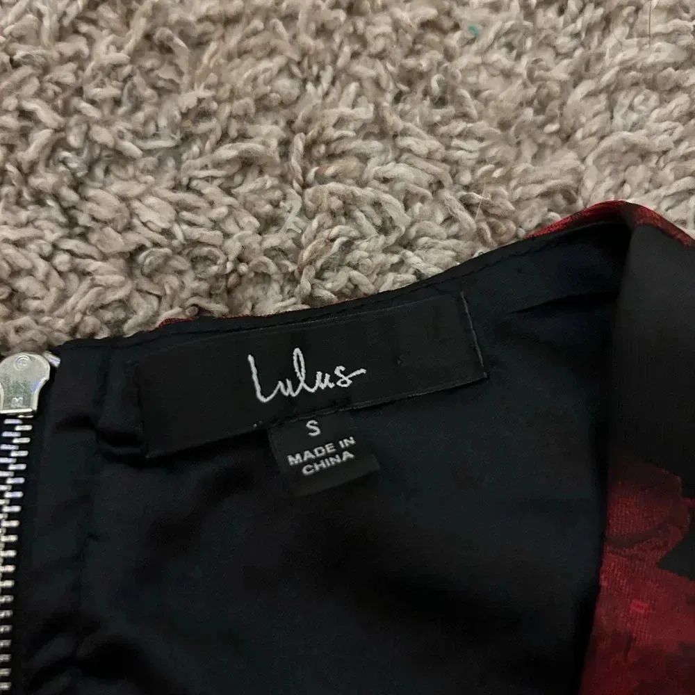 Red dress cropped shirt - Image 3