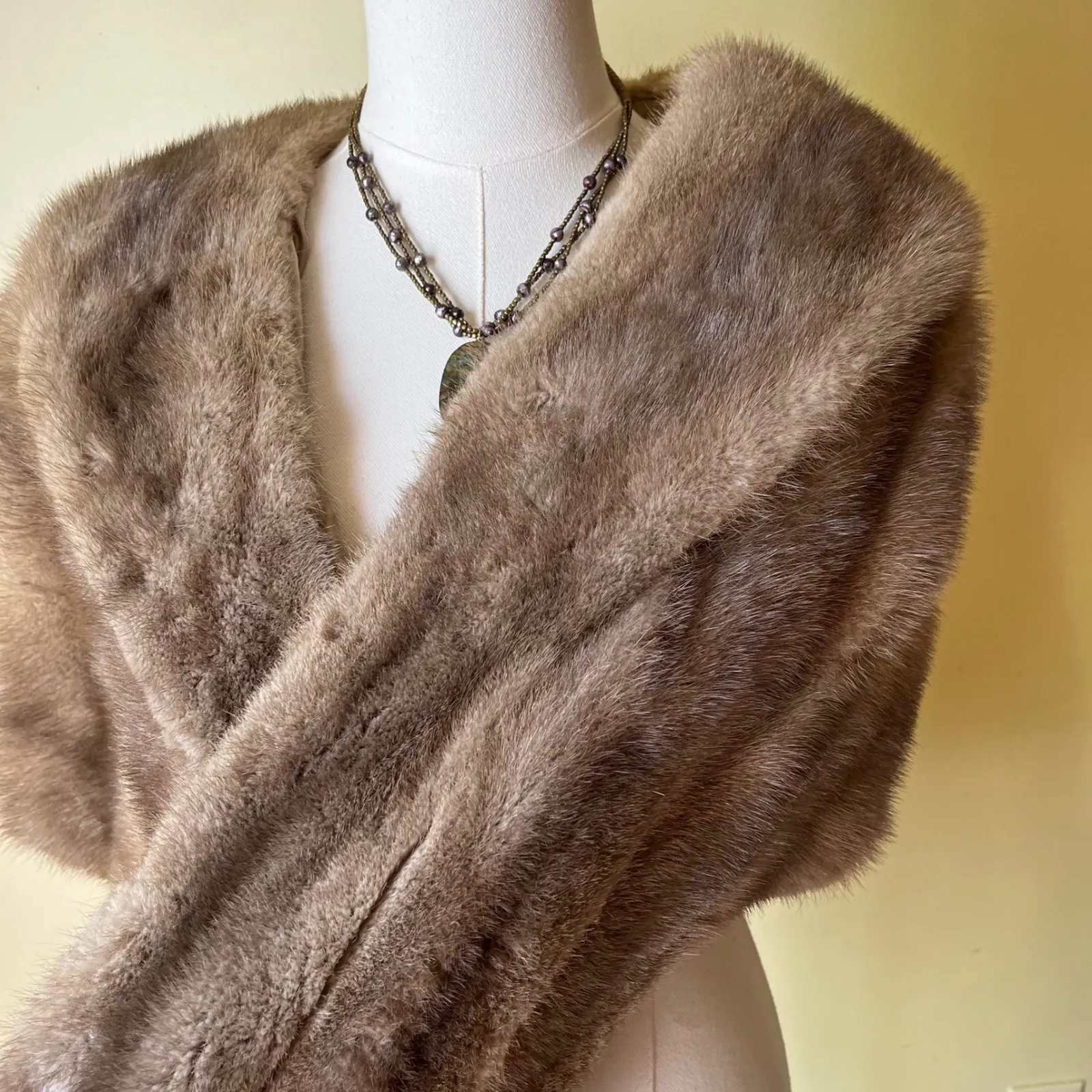 Vintage Light Brown Fur Stole Wrap Satin Lining Pockets Elegant Evening Shawl Size undefined - Image 2