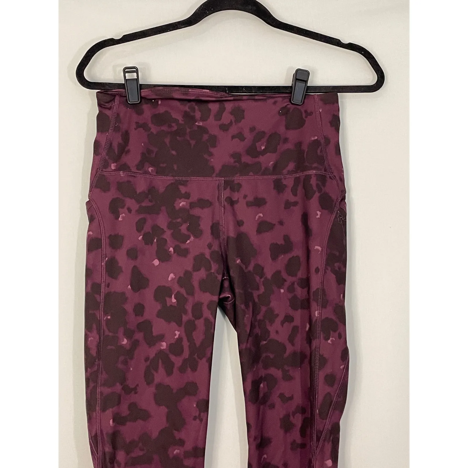 All in Motion Leopard Print High Waist Pocket Leggings Burgundy Women's Size - Image 2