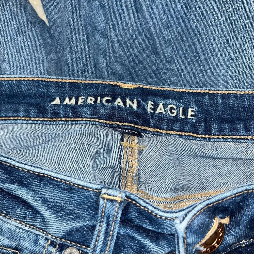 American Eagle Distressed Tomgirl jeans size 2 regular - Image 4