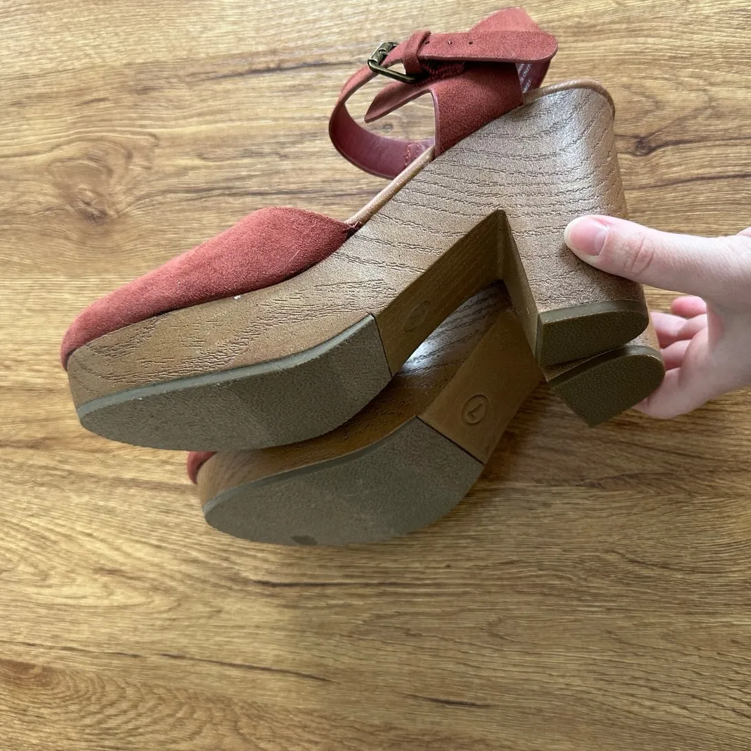 Universal Thread Marcia Heeled Clogged Size 7 - Image 5