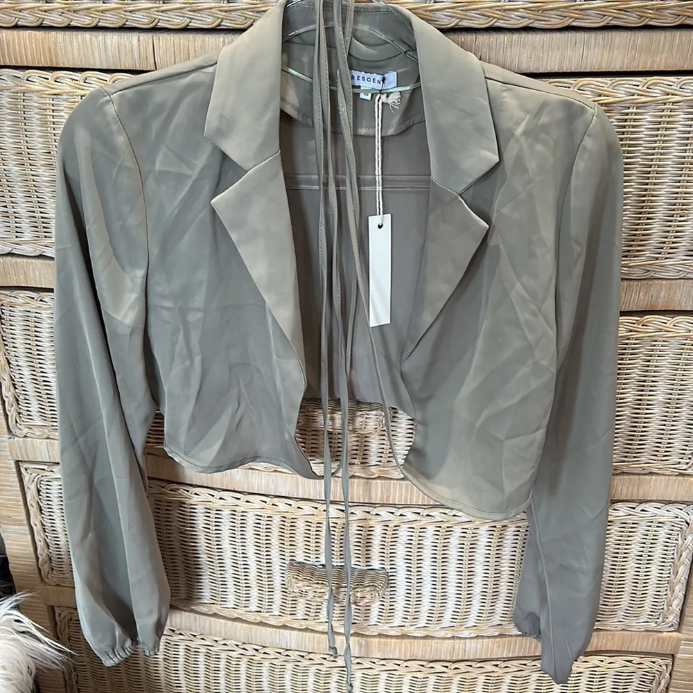 Crescent Sage Cropped Blazer - Image 2