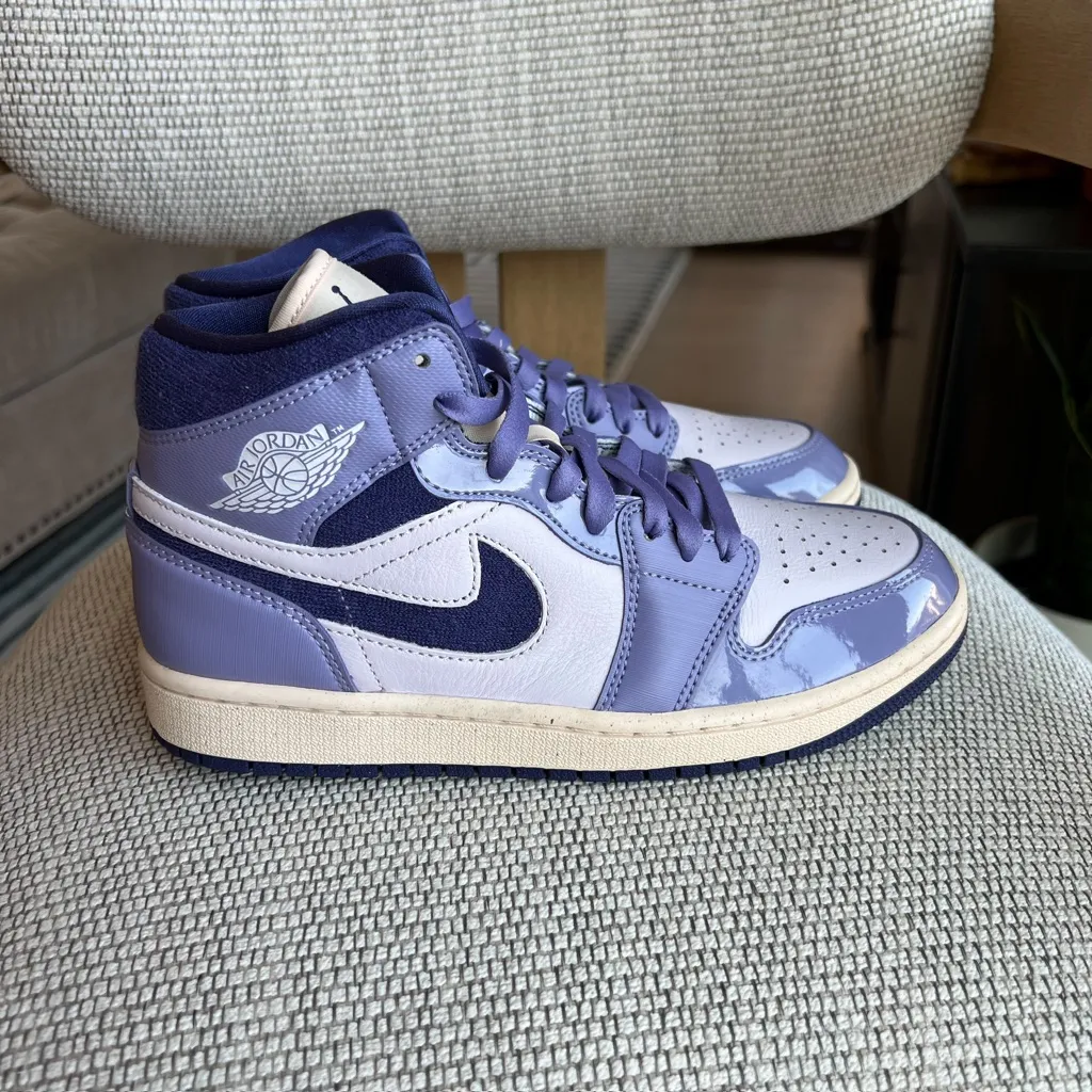 NWOB Nike Air Jordan 1 Med SE High Top Sneakers in Purple - Image 3