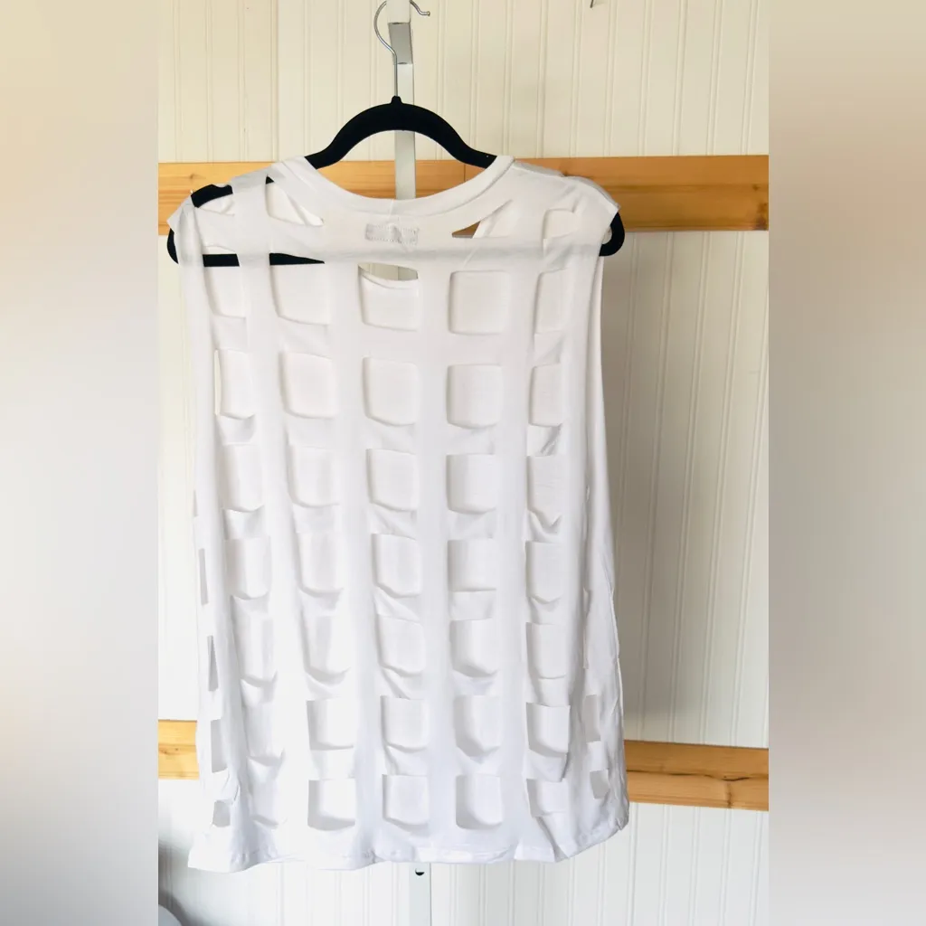 NWT Michael Lauren Alonzo Cut Out Back Tshirt White - Image 2