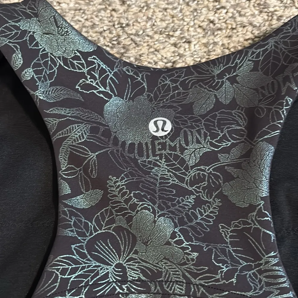 Lululemon Invigorate Training Tank Top *Foil size 4 - Image 4