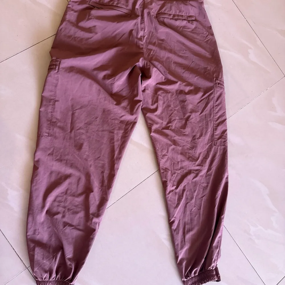 Athleta Venture Jogger Cargo Pant in Hearth Rose Size 8 - Image 4