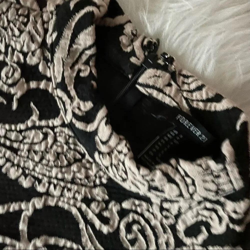 Black & Tan Skater Dress Textured Forever 21 Mock Neck Sleeveless Size Small - Image 2