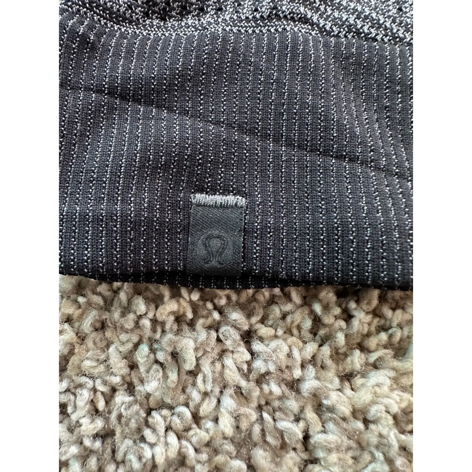 Lululemon‎ Women's Gray Geometric Swiftly Tech Short Sleeve Shirt Top - Image 4