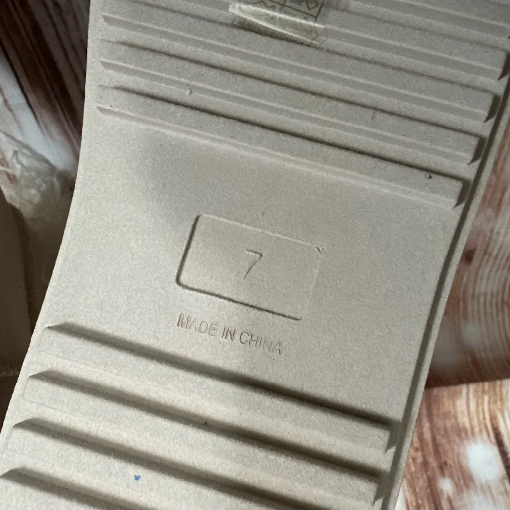 PRETTYLITTLETHING Cream Faux Suede Contrast Faux Fur Ankle Boot Size 9 - Image 11