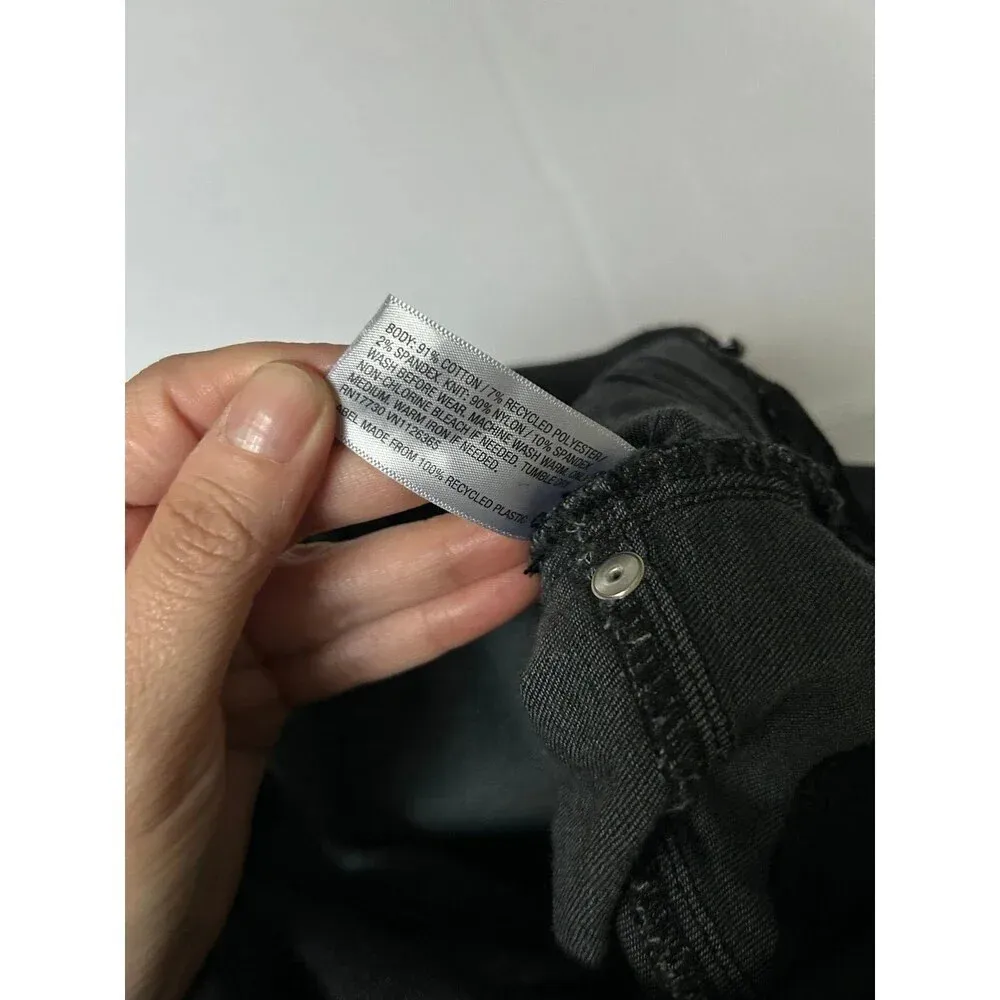 Ingrid & Isabel Maternity Midi Cut Off shorts 12/31 Black - Image 4