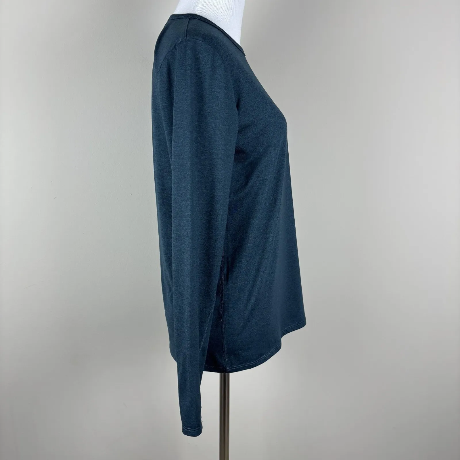 Quince Flowknit Breeze Long Sleeve Top Women XS Navy Thumbholes Stretch Active - Image 3