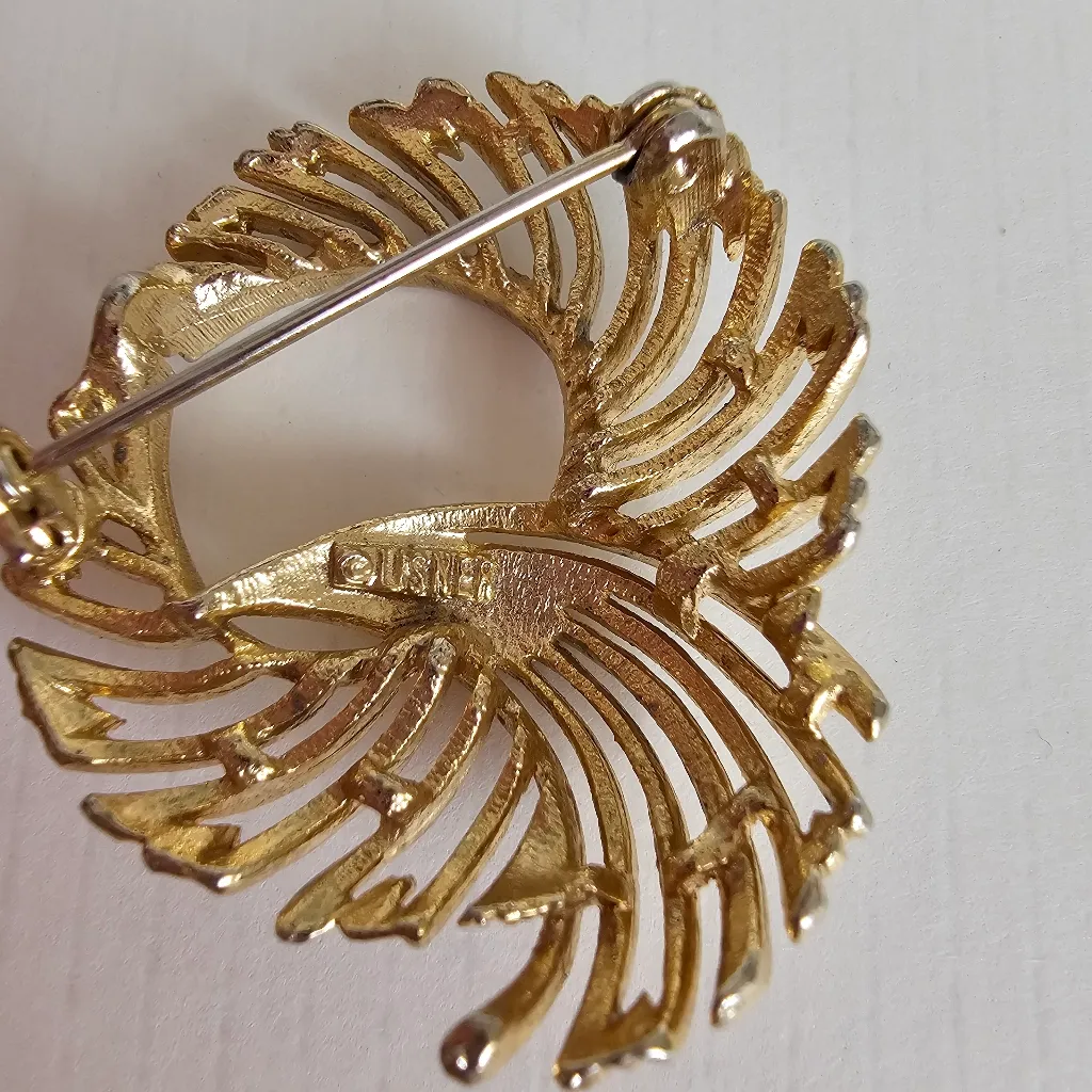 Lisner Gold tone Textured Metal Round Wreath Swirl Brooch Pin Signed - Image 2