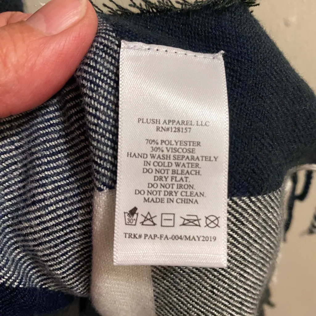 Plush Brand Womens Scarf Plaid Flannel Blue Black White 70”L X 28”W 70x28 - Image 4