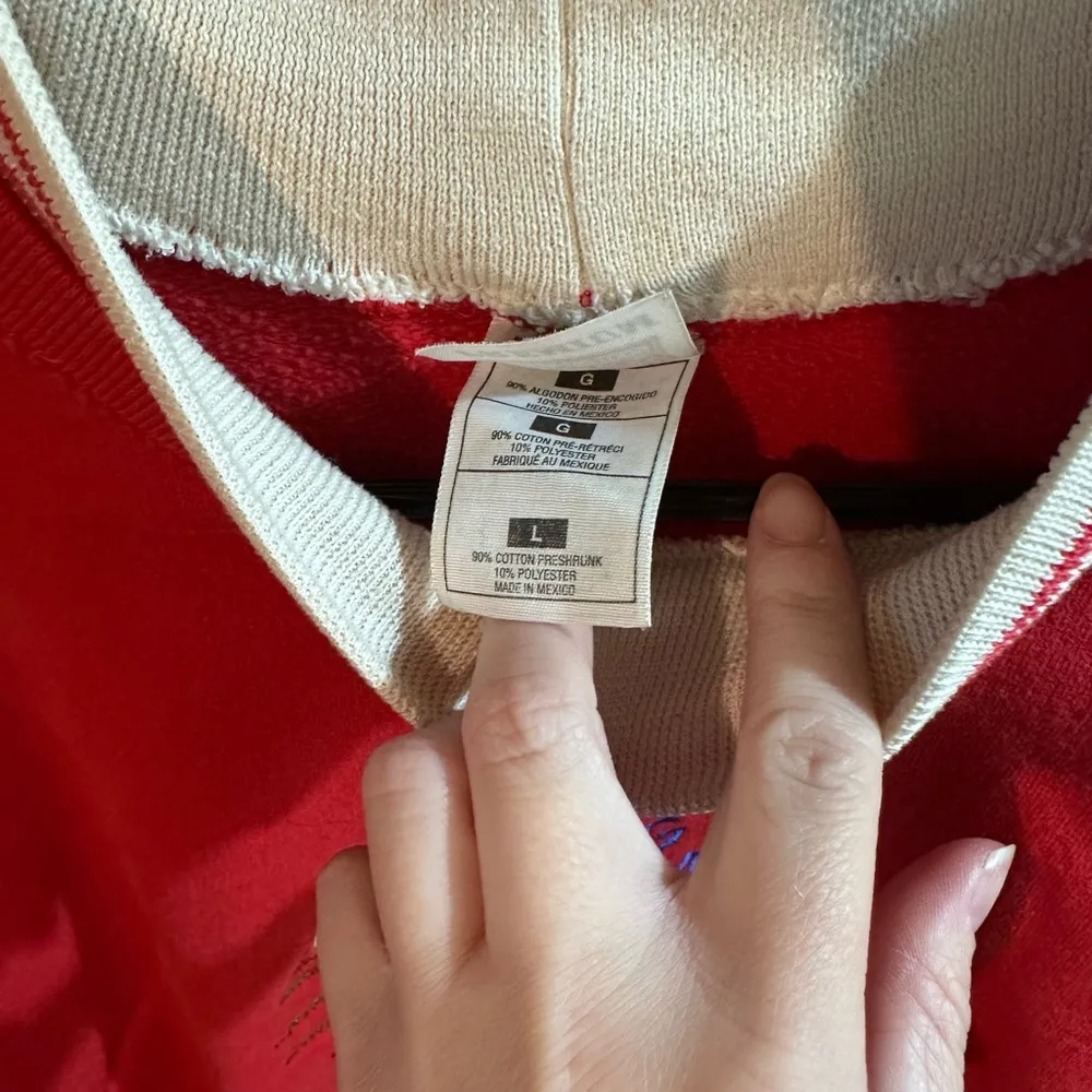 Vintage Hug A Snowman Christmas Holiday Crewneck In Red Size Large - Image 3