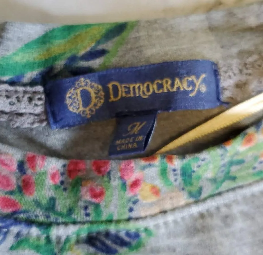 Democracy dolman top size medium - Image 8