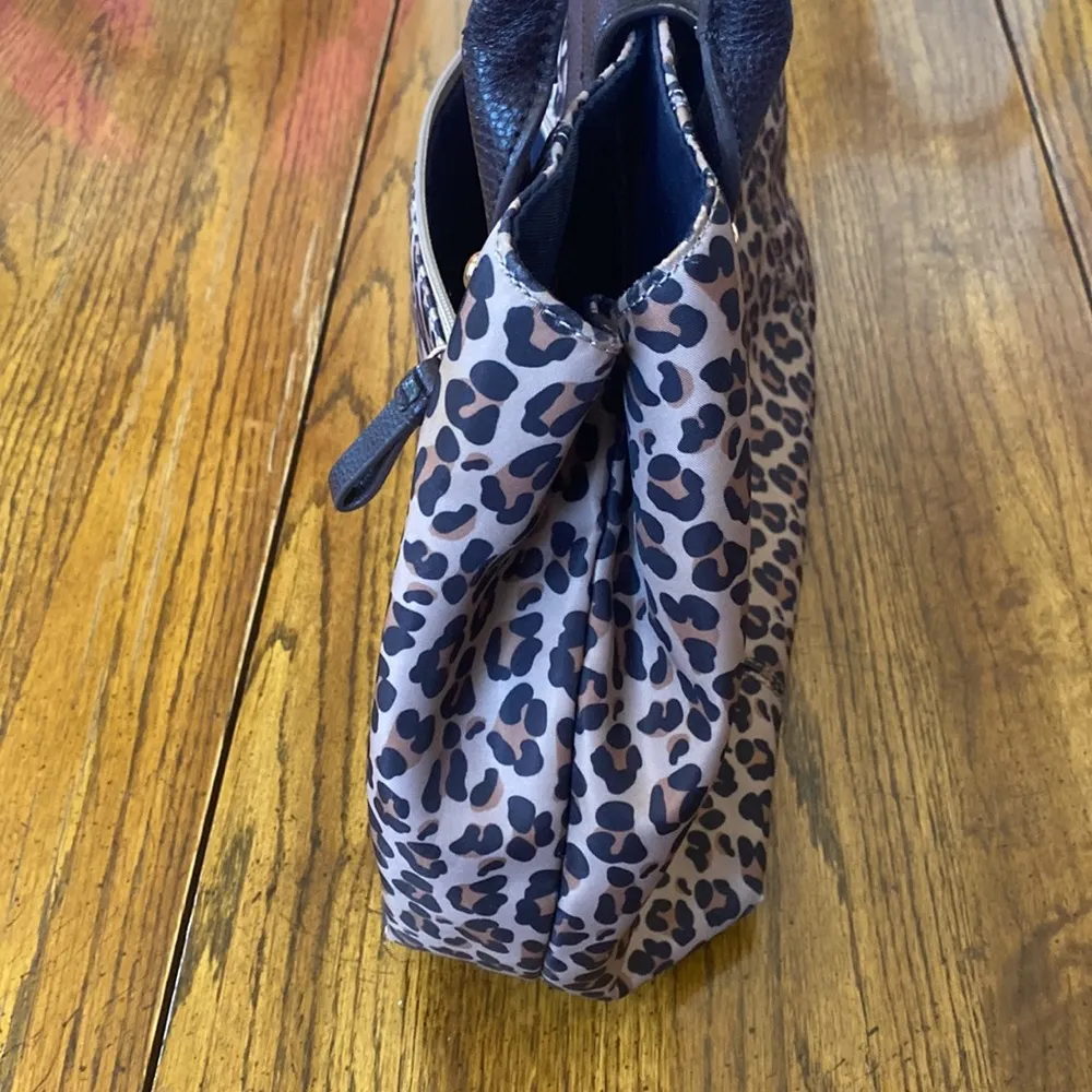 Used Tommy Hilfiger purse - Image 11