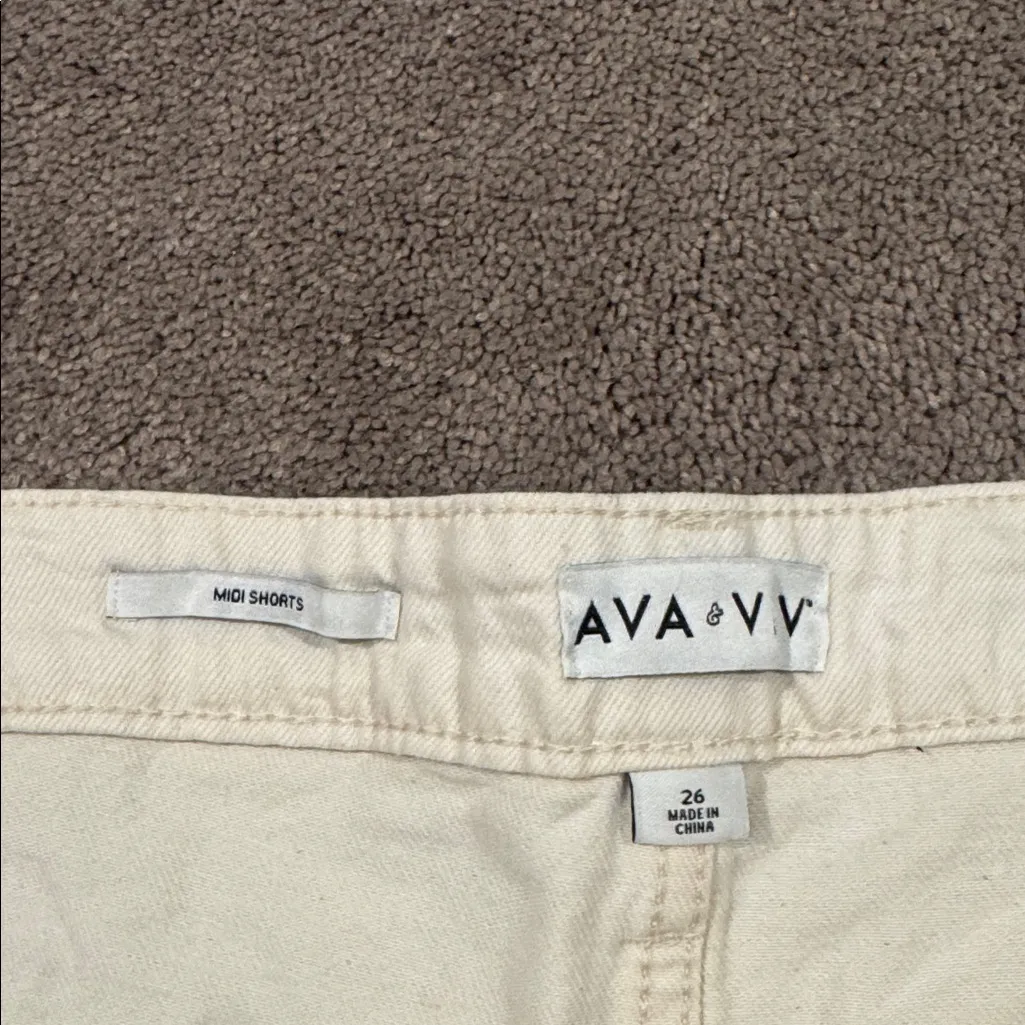 Ava & Viv Off White High Rise Relaxed Fit Midi Jean Shorts SIZE 26 - Image 2