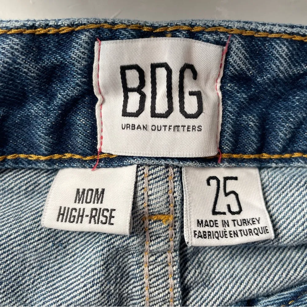 Urban Outfitters BDG Frayed Distressed Mom Hi- Rise Denim Jeans-25 - Image 5