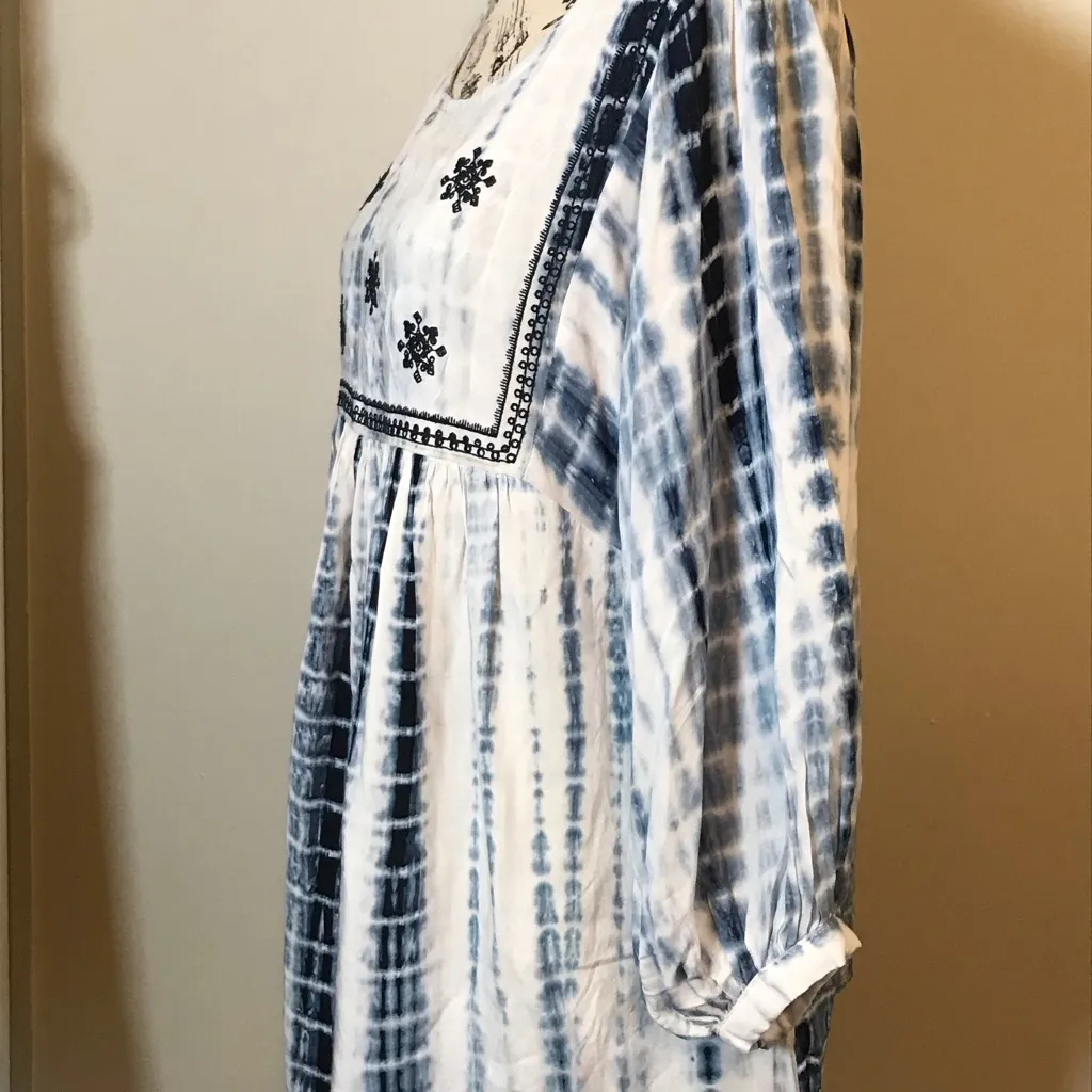 EMBROIDERED 3/4 SLEEVE BLUE/WHITE TIE DYE OVERSIZED SUZANNE BETRO TOP SZ S - Image 4