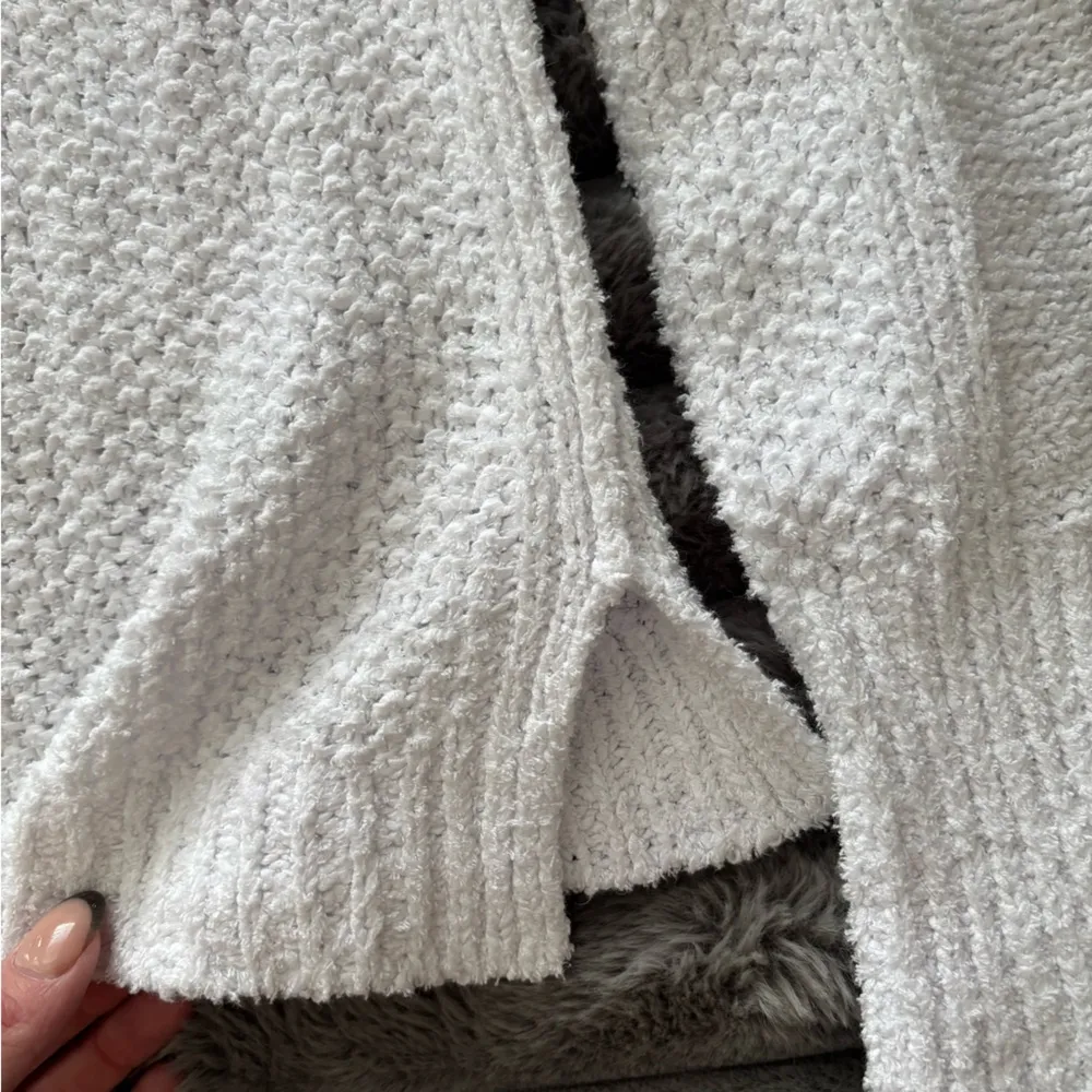 Coco V Neck Sweater White Sz Small - Image 10