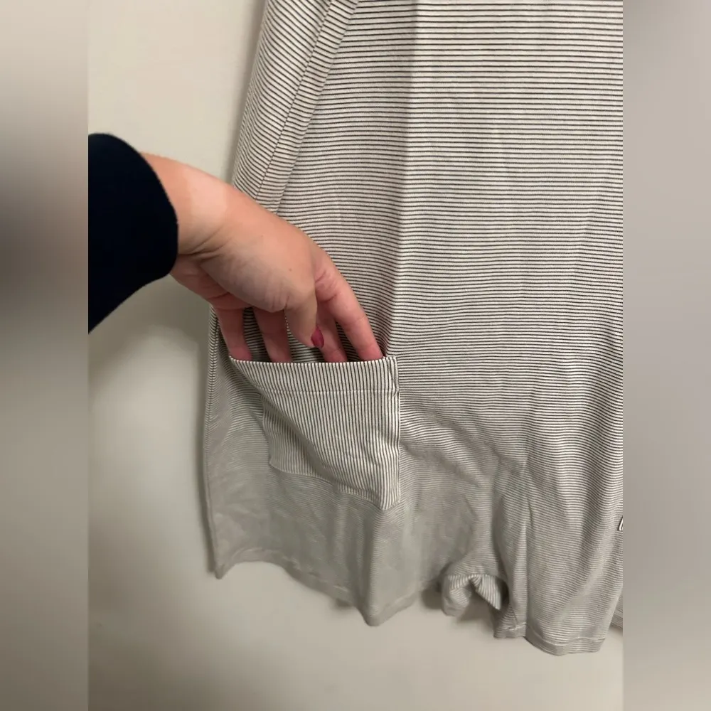 Lunya Cooldown Sleeveless Romper in Tranquil White/Immersed Black size Medium - Image 3