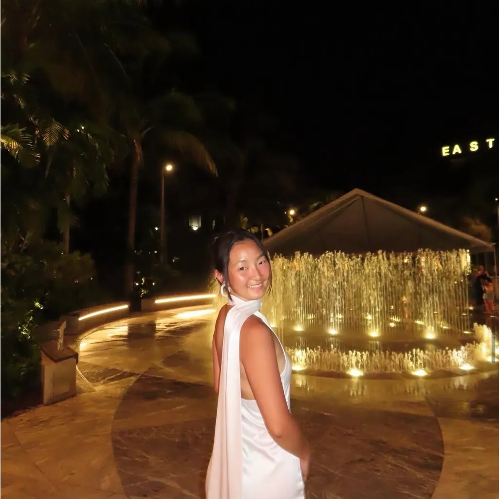 White mini dress with neck scarf - Image 4