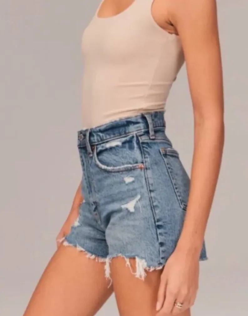 Abercrombie & Fitch High Rise 4" Mom Distressed Short Medium Wash Size 28/6 - Image 2