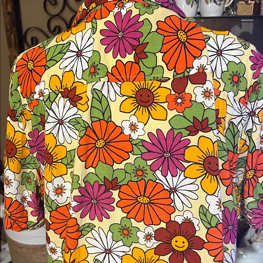 Massive Daisy retro button up shirt size M. 60’s, hippy, colorful, happy,floral Orange Size M - Image 7