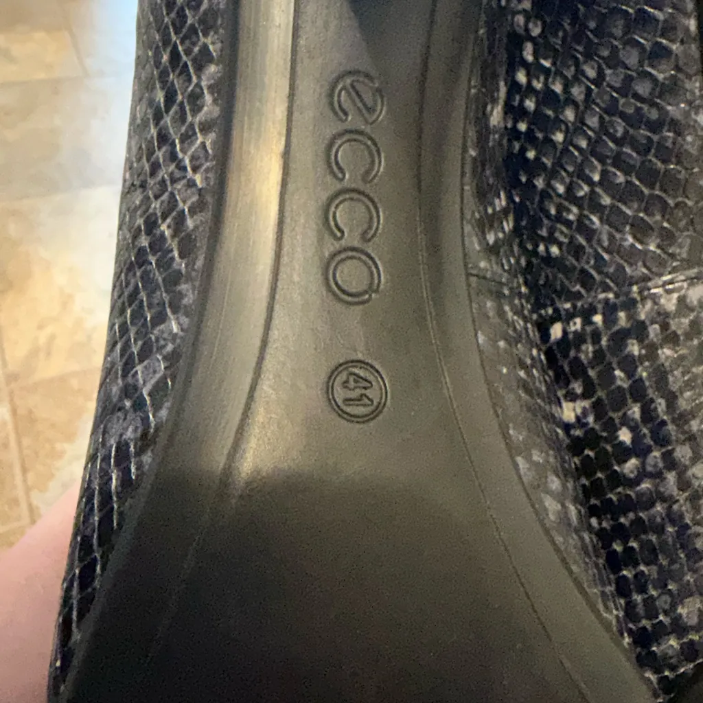Ecco | Black snake skin Heels size 9 us 41 uk sizing - Image 5