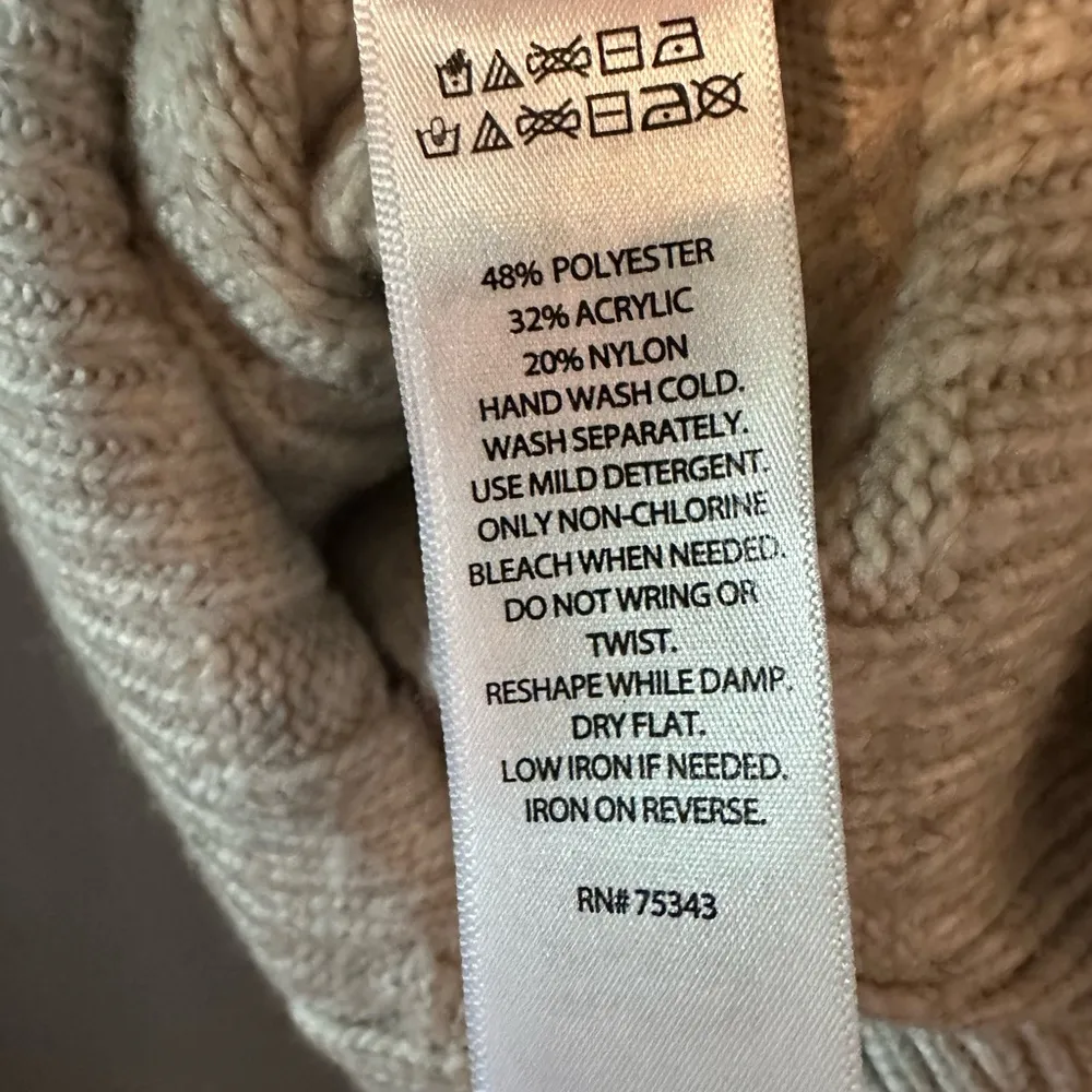 Cupcakes and cashmere sweater vest - Image 4