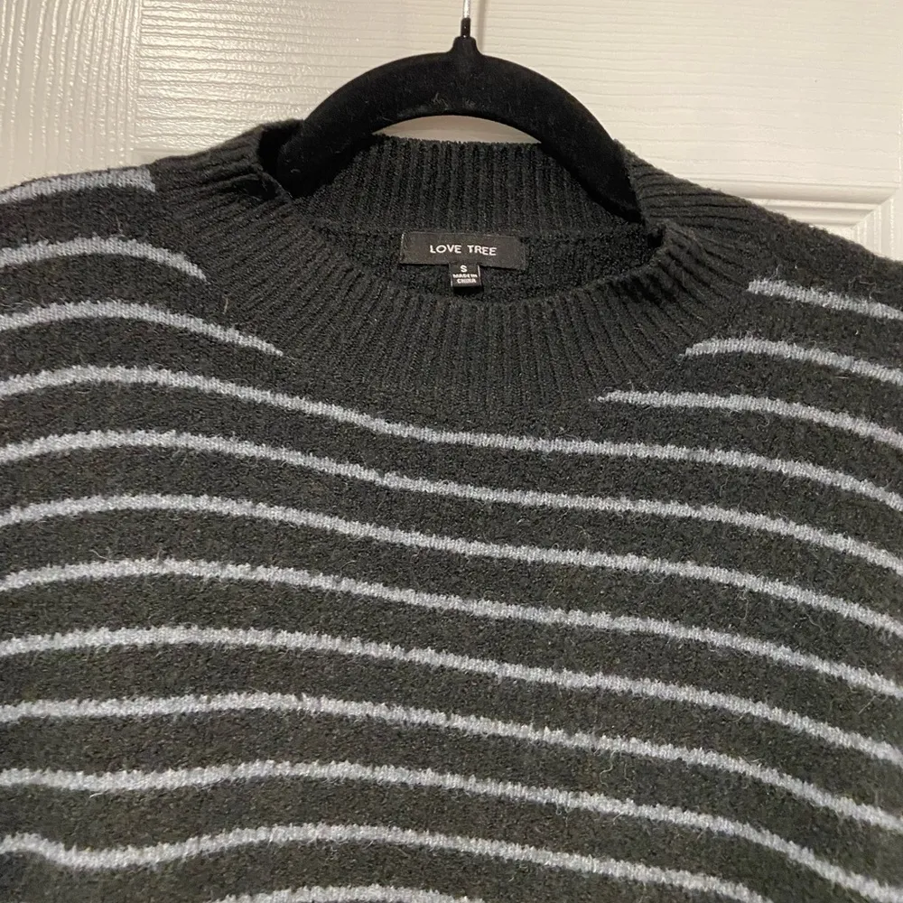 Love Tree Tilly’s Size S Black Gray Fuzzy Striped Mock Neck Cropped Sweater - Image 4