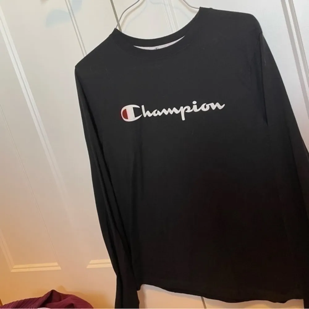 Black Champion Long sleeve size medium - Image 3