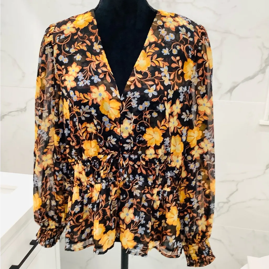 Pretty long sleeve blouse 🍂🌼🌻 - Image 2