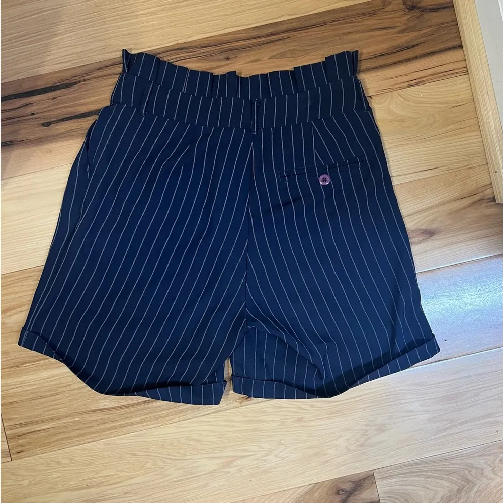 Vero Moda Size S Pinstripe Blue And White Paper bag Shorts Academia Rolled Hem - Image 5