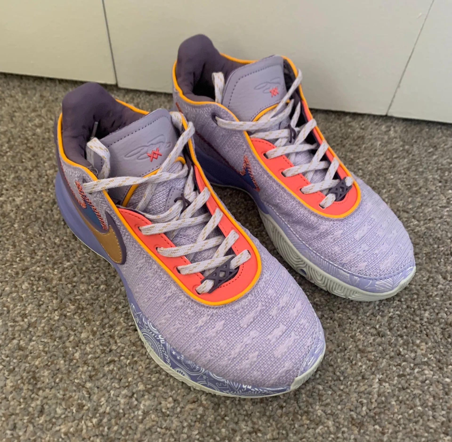 Nike Lebron Basketball Shoes - Image 2