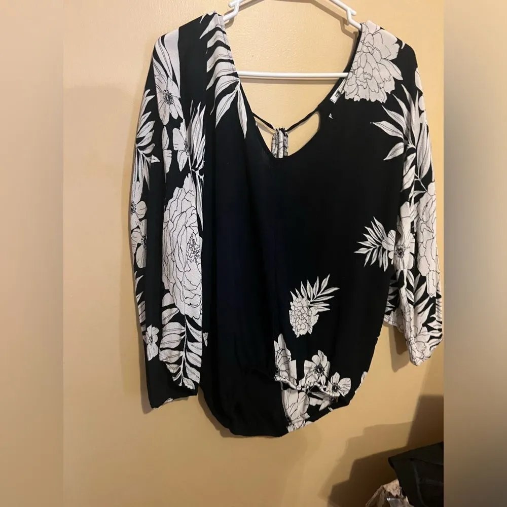 Billabong small boho floral blouse - Image 2
