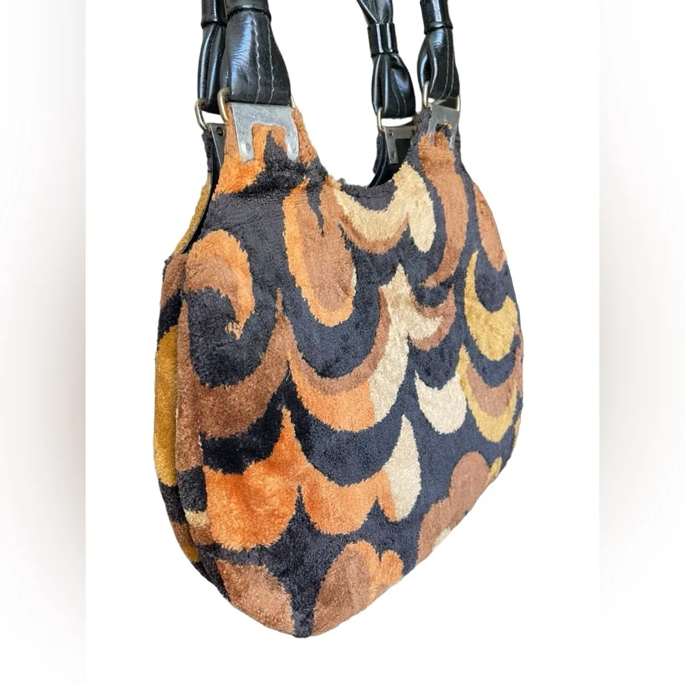 Aetna Vintage 60s Groovy Hippie Psychedelic Shag Carpet Clasp Shoulder Purse - Image 4