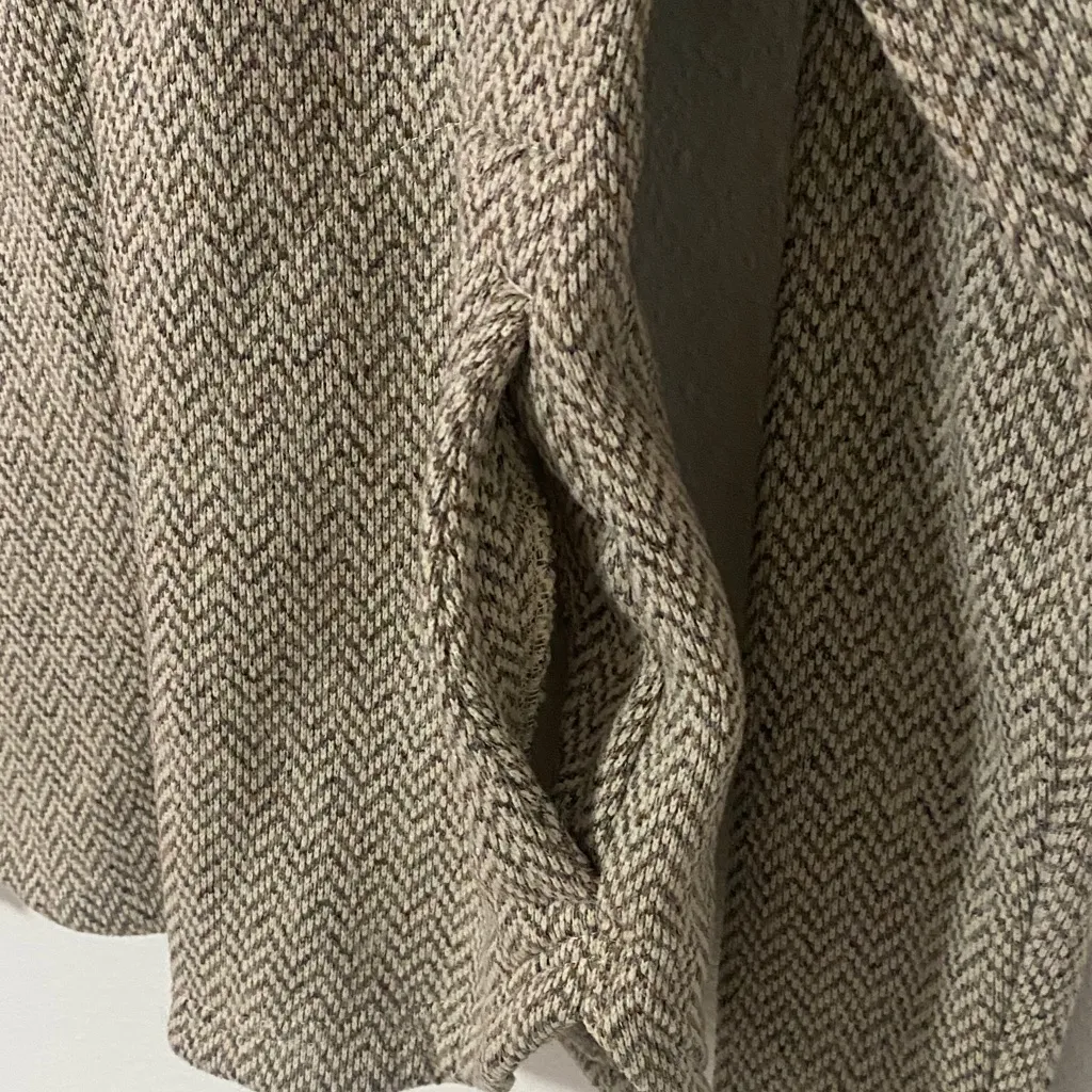 Columbia Zigzag Patterned Tan Sweater - Image 4