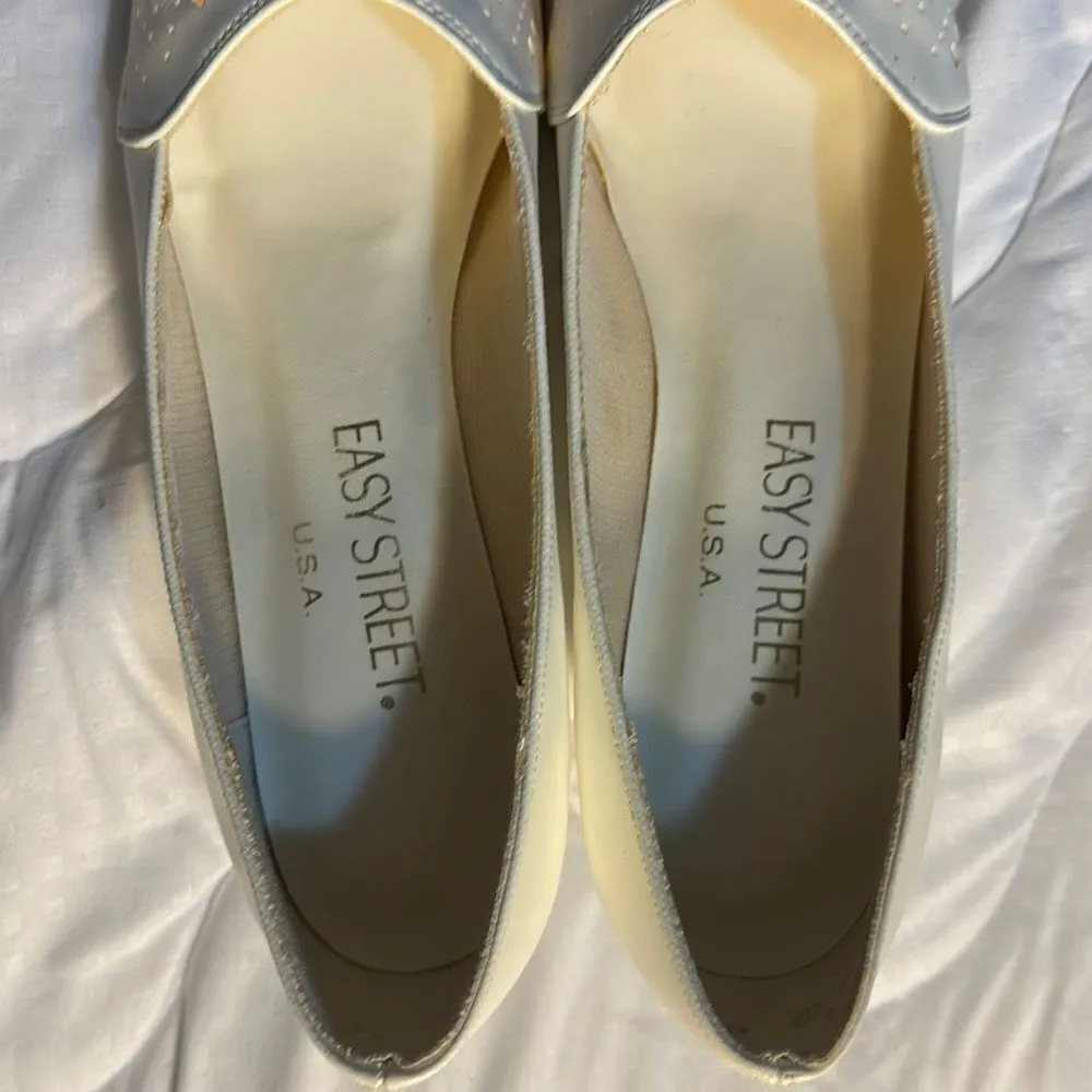 Easy Street White Shoe Size 9 N - Image 3
