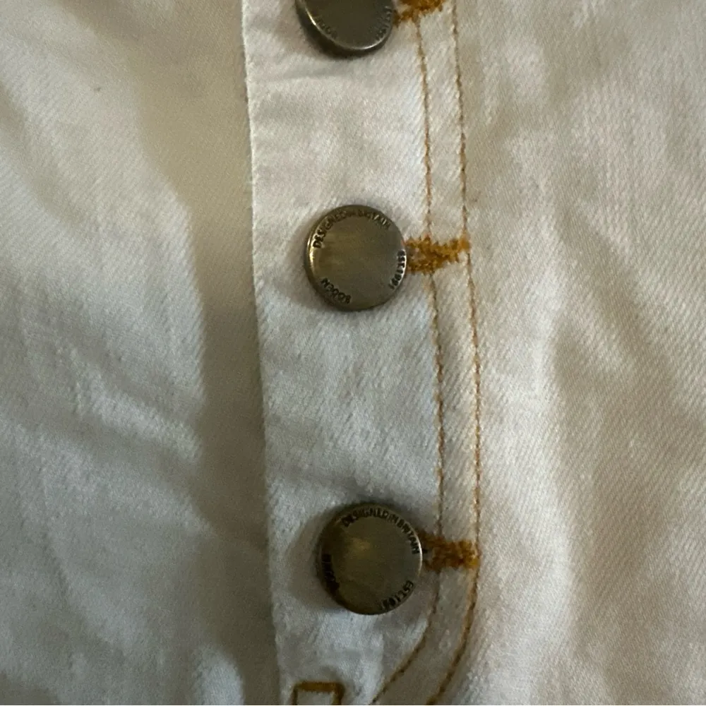 Boden Shorts Size 10 Cream Cut Offs Button Fly Raw Hem High Rise Denim 4” Inseam White - Image 4