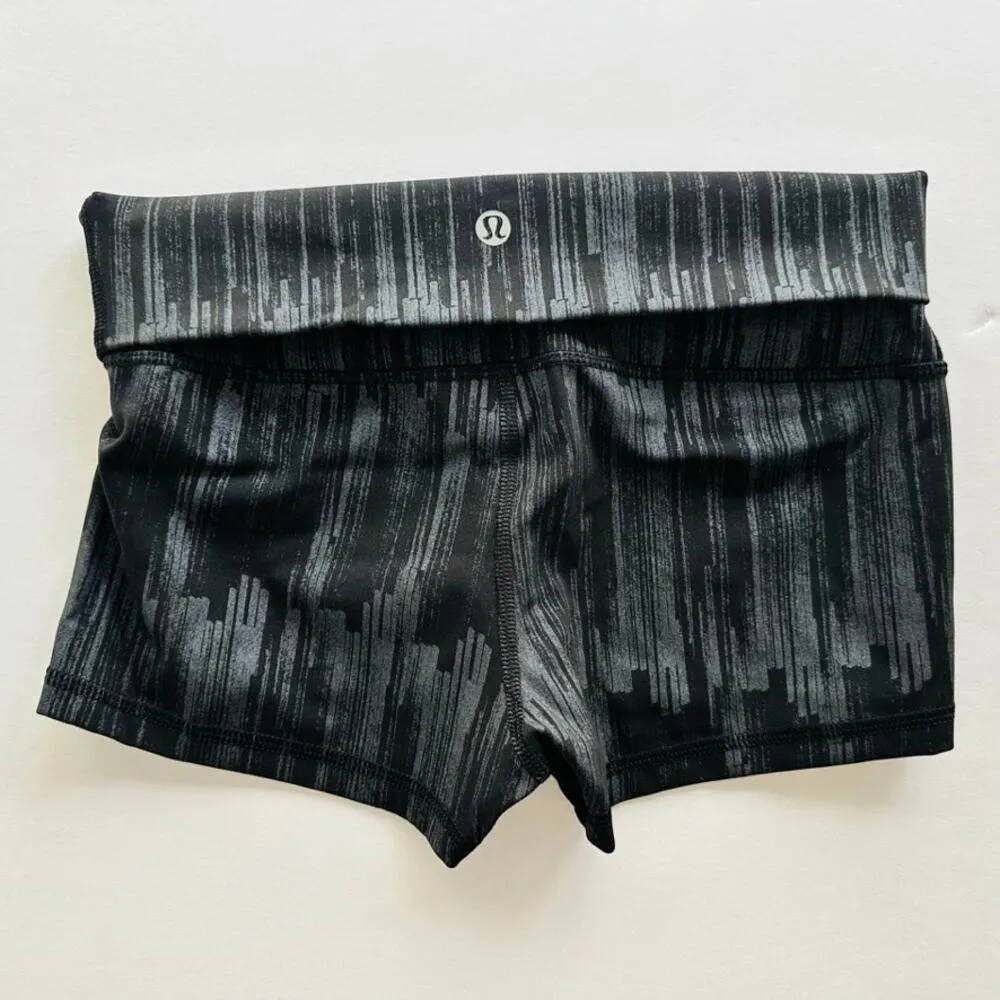 Lululemon Boogie Short Luxtreme Scratch Match Black Multi Size 4 Hot Yoga Gym - Image 5