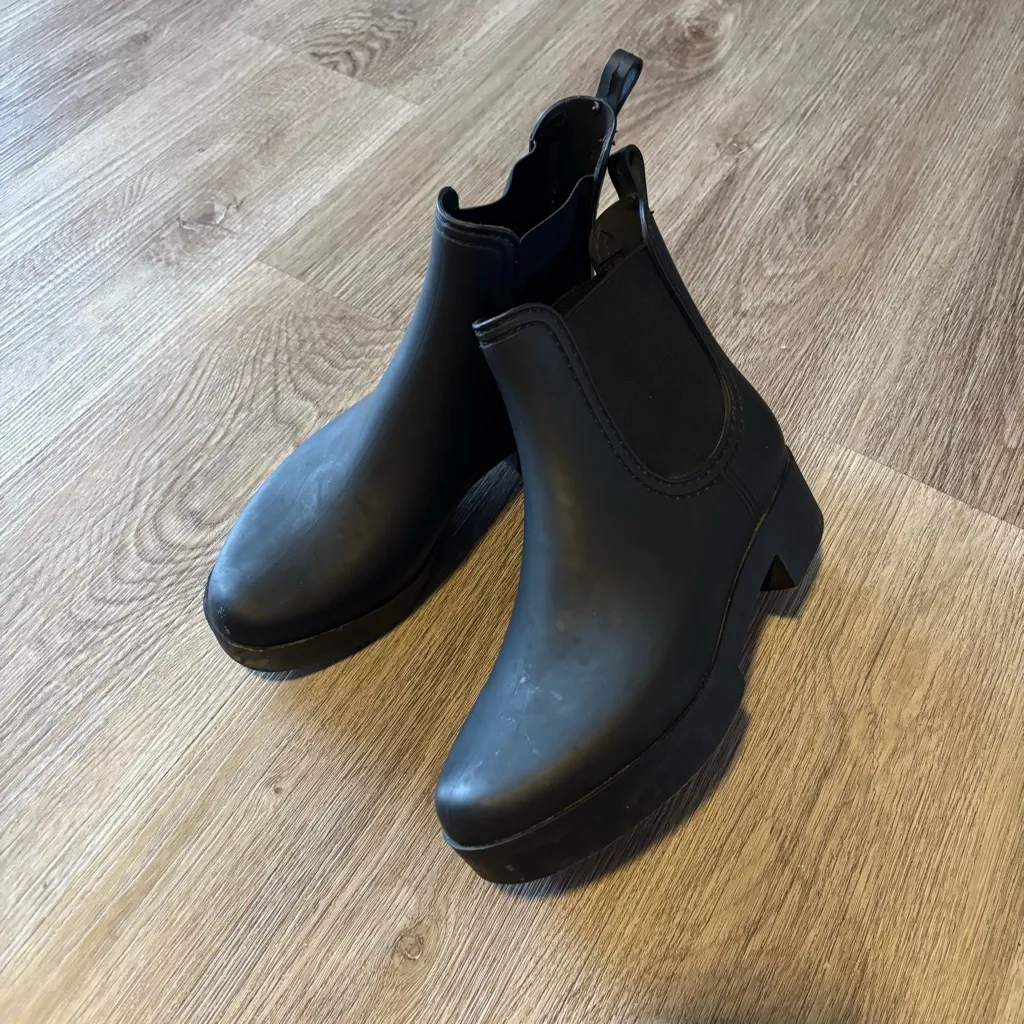Cloudy Waterproof Chelsea Rain Boot - Image 5