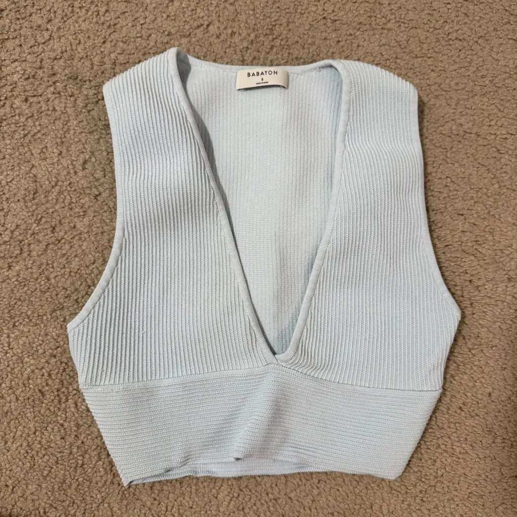 Aritzia Babaton Sculpt Deep V Crop - Image 2