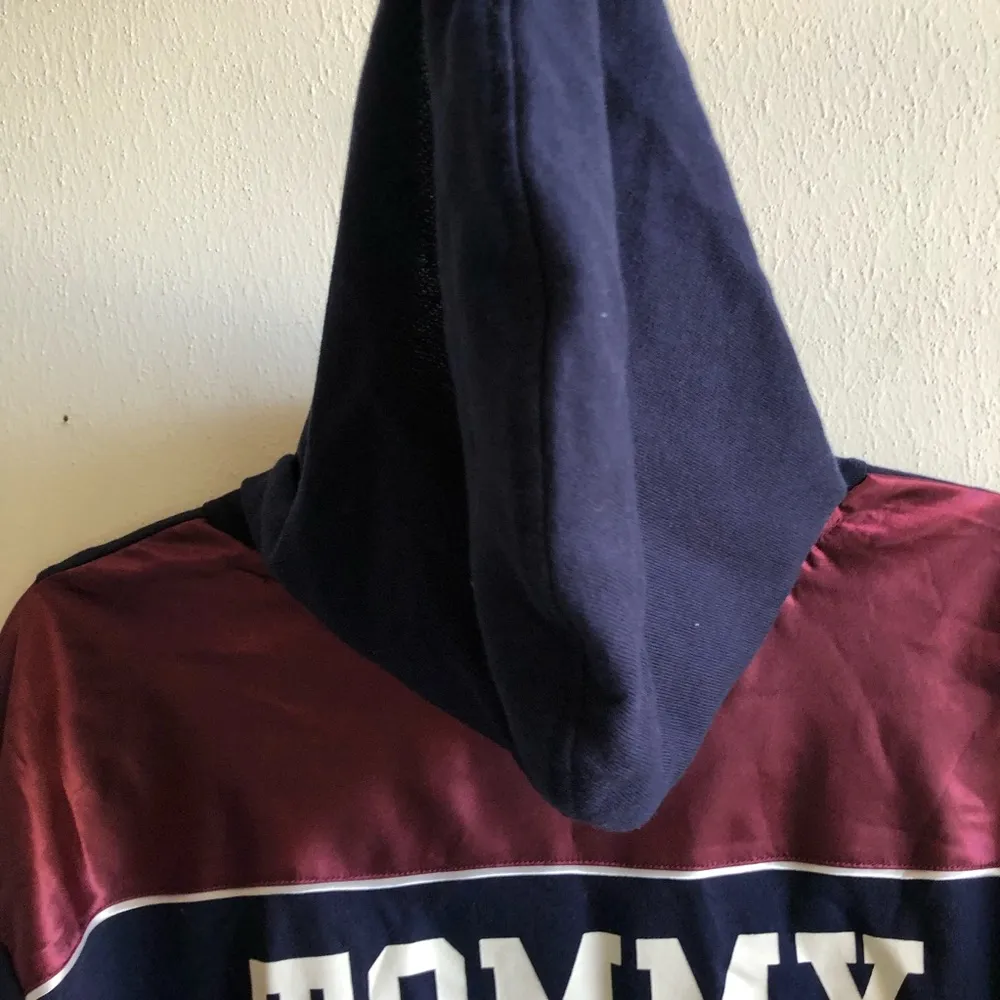 Tommy Hilfiger Sweatshirt Satin Stripe Tommy Logo Crop Hoodie Sz M EUC Y2K 90s - Image 9